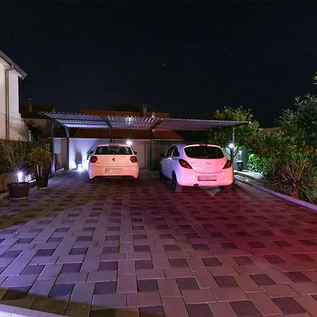 Дом отдыха 4 Bedroom In