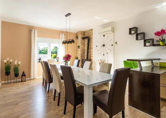 4 Bedroom In Polača