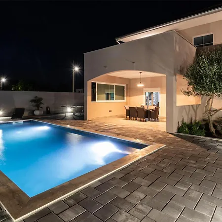In With Outdoor Swimming Pool * Polaca