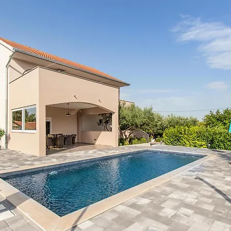 Holiday home In With Outdoor Swimming Pool