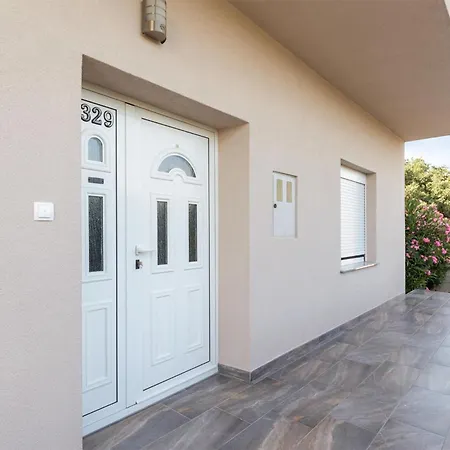 Holiday home In With Outdoor Swimming Pool Polaca