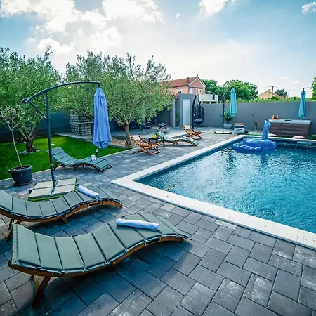 In With Outdoor Swimming Pool Holiday home Polaca